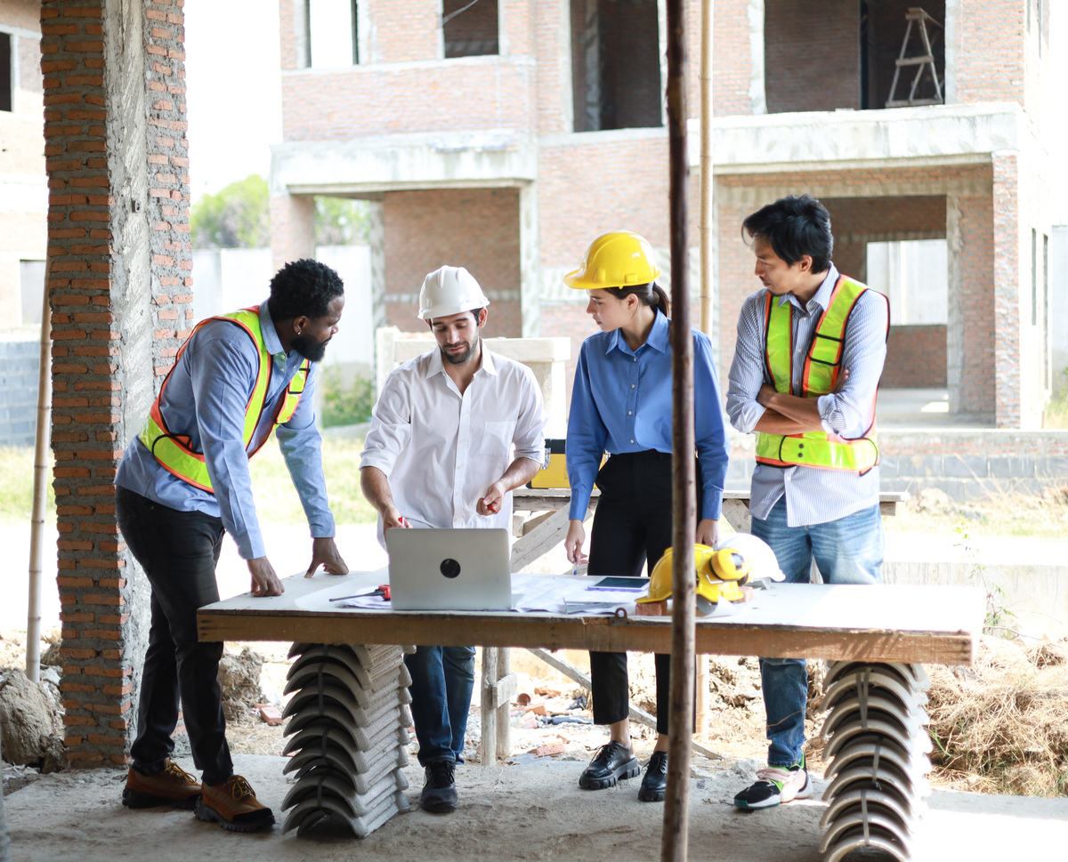 大学生暑假2000字实践心得平时跟爸爸去工地干建筑杂活闲暇时帮工地老板女儿做课业辅导月底去学校参加学院专升本迎新工作