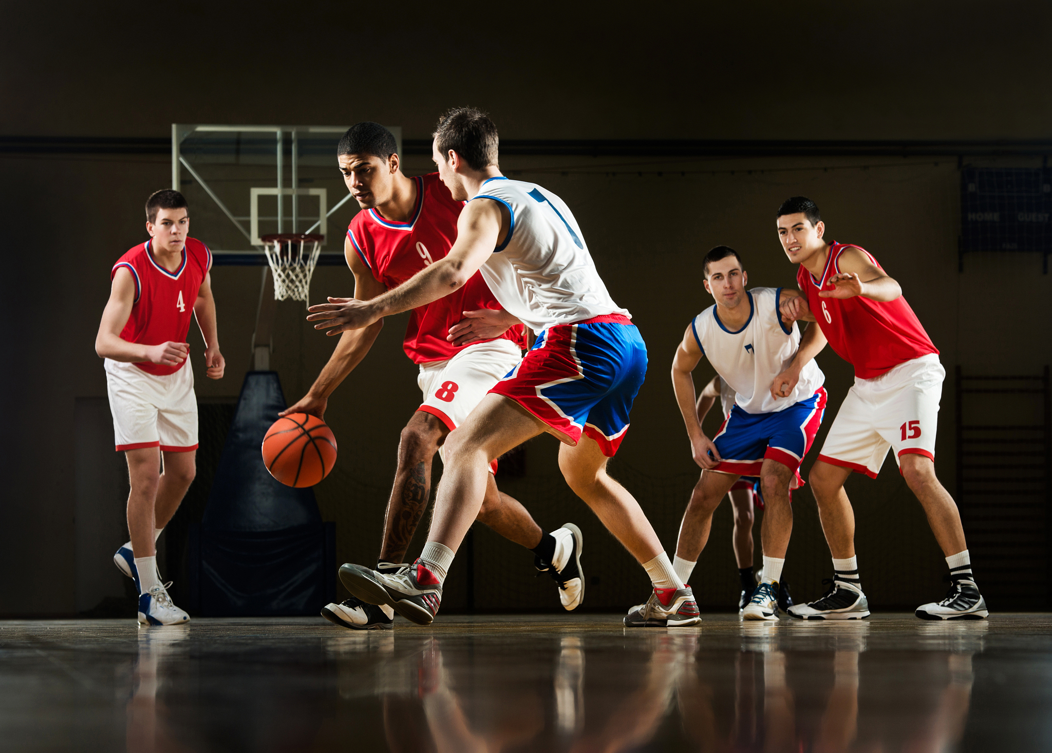 篮球比赛精彩绝伦！我们赢了！