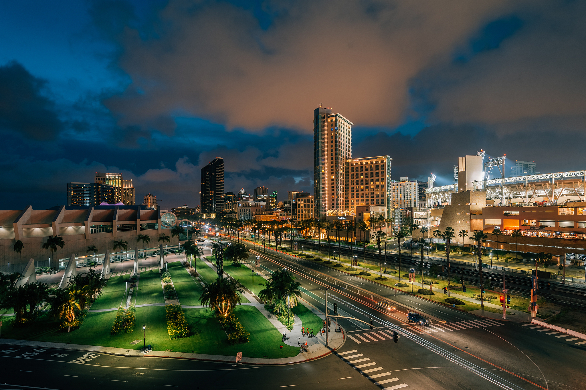cityscape view of the downtown san diego skyline and harbor driv