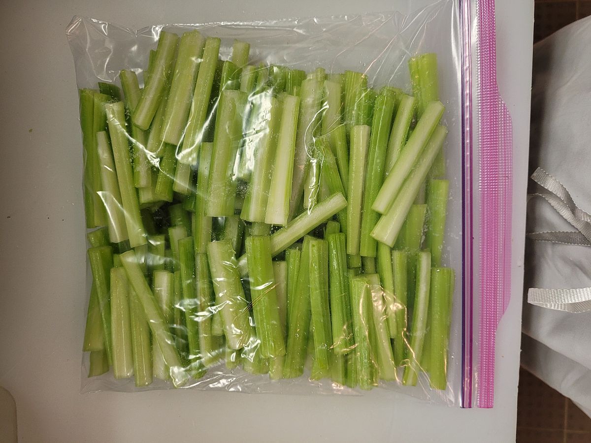 腌蒜苔的做法_米饭杀手腌蒜苔