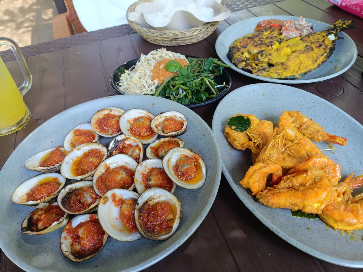 写个探店泰国菜的标题