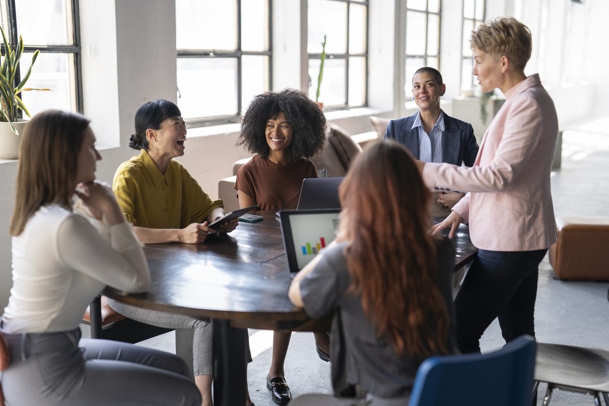 留学生跨文化交流困境：如何应对负面情绪并保持积极心态