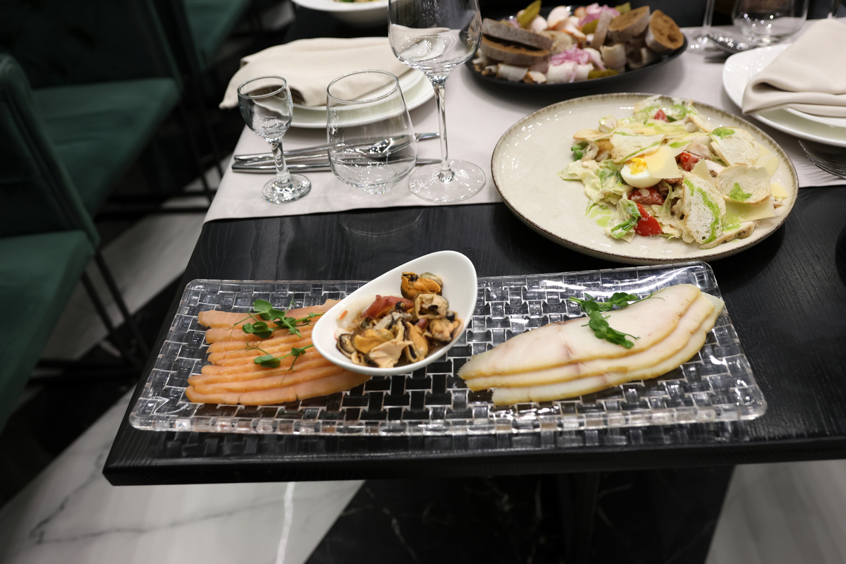 把下面一段话用你自己的话叙述可以替换同义词但要通顺