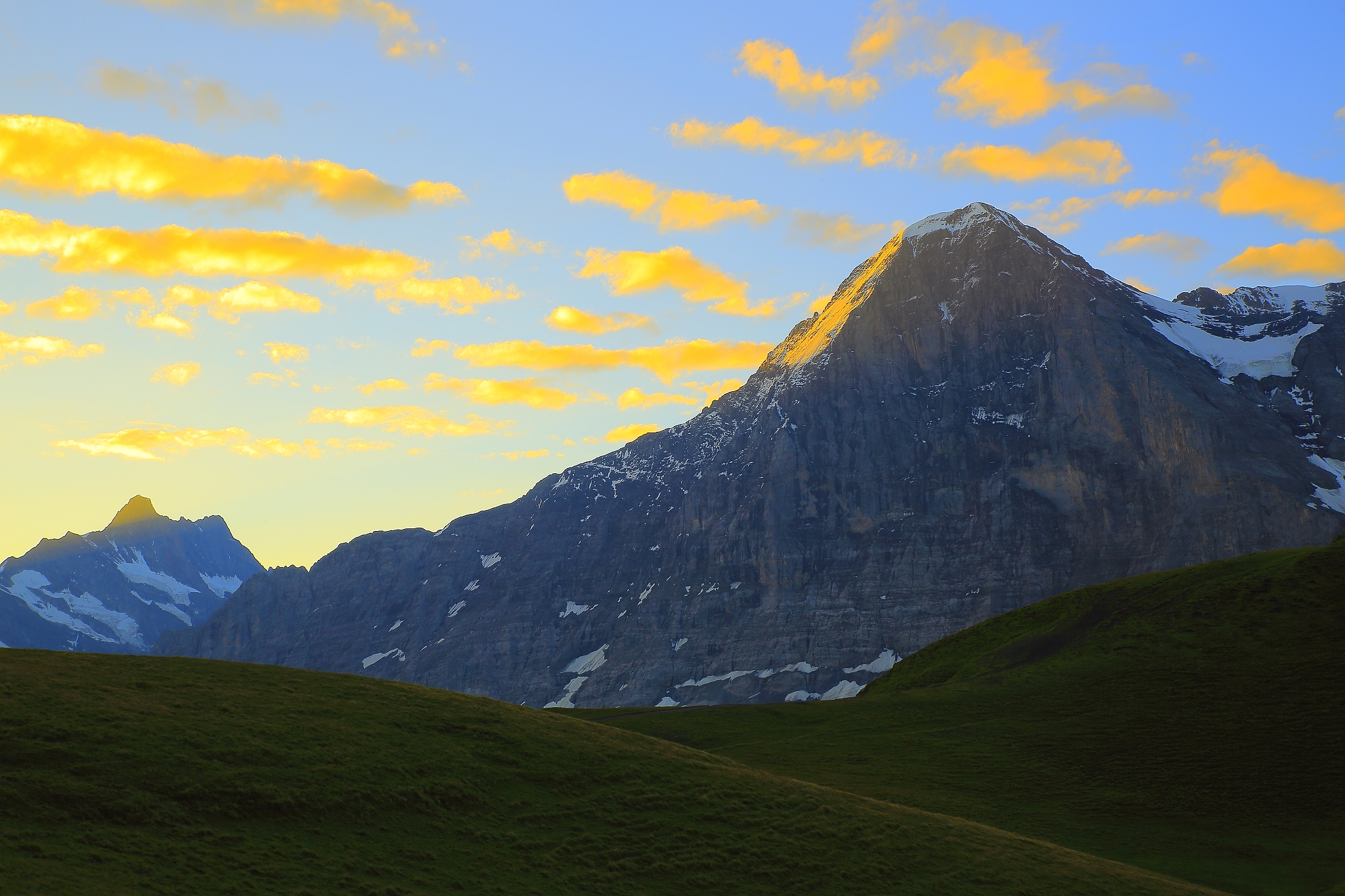 eiger and grindelwald valley: swiss alps sunrise from mannlichen