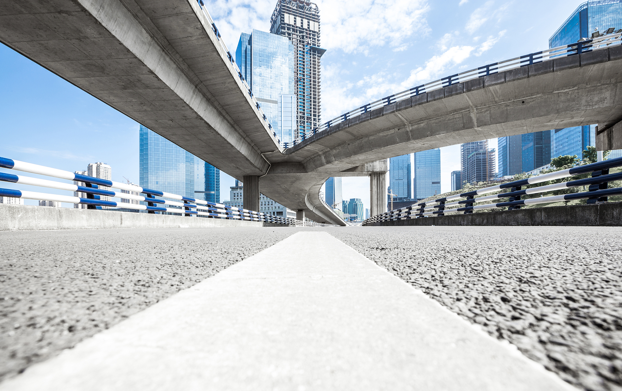 重庆市公共交通技工学校专业介绍：汽车维修、交通管理、电气自动化等