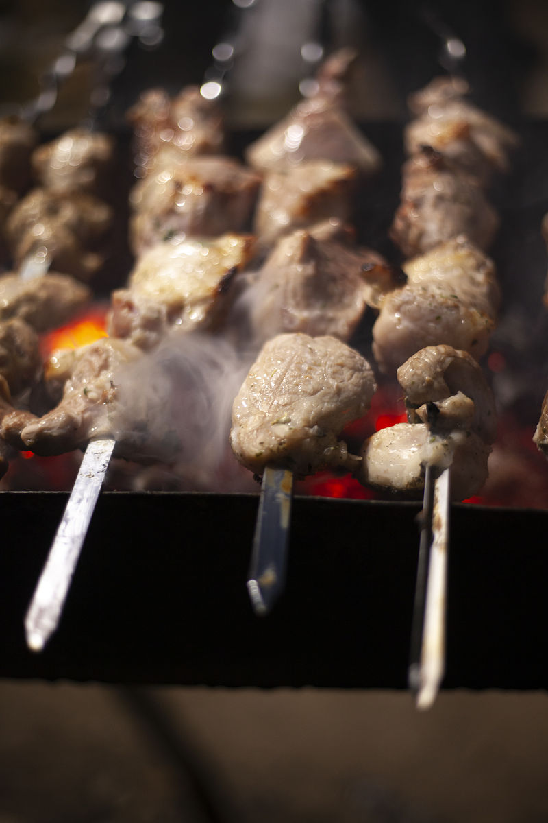 要比较组织结构沙县小吃应该和同行业哪家企业相比合适作为一家小吃连锁企业沙县小吃应该与同行业的如味千拉面、大胡子烤串、港式茶餐厅等比较合适。这些企业在品牌知名度、店面数量、经营模式以及产品质量等方面都有一定的规模和实力可以提供有价值的比较参考。以港式茶餐厅作为例子对比沙县小吃和港式茶餐厅的组织结构分析双方的特点沙县小吃和港式茶餐厅虽然都属于餐饮行业但是两者的组织结构还是有所不同的。沙县小吃是一家比较