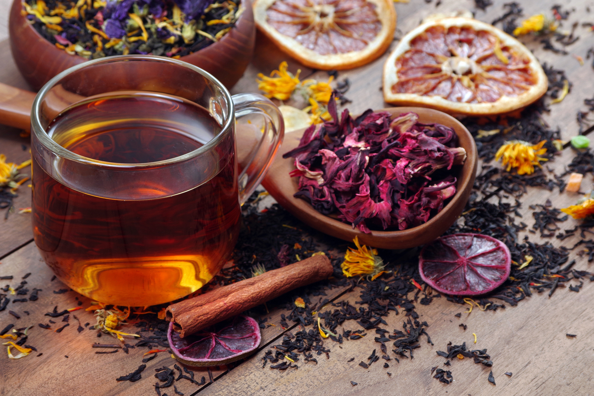 喝红茶上火的原因解析：咖啡因、鞣花酸、茶多酚的影响