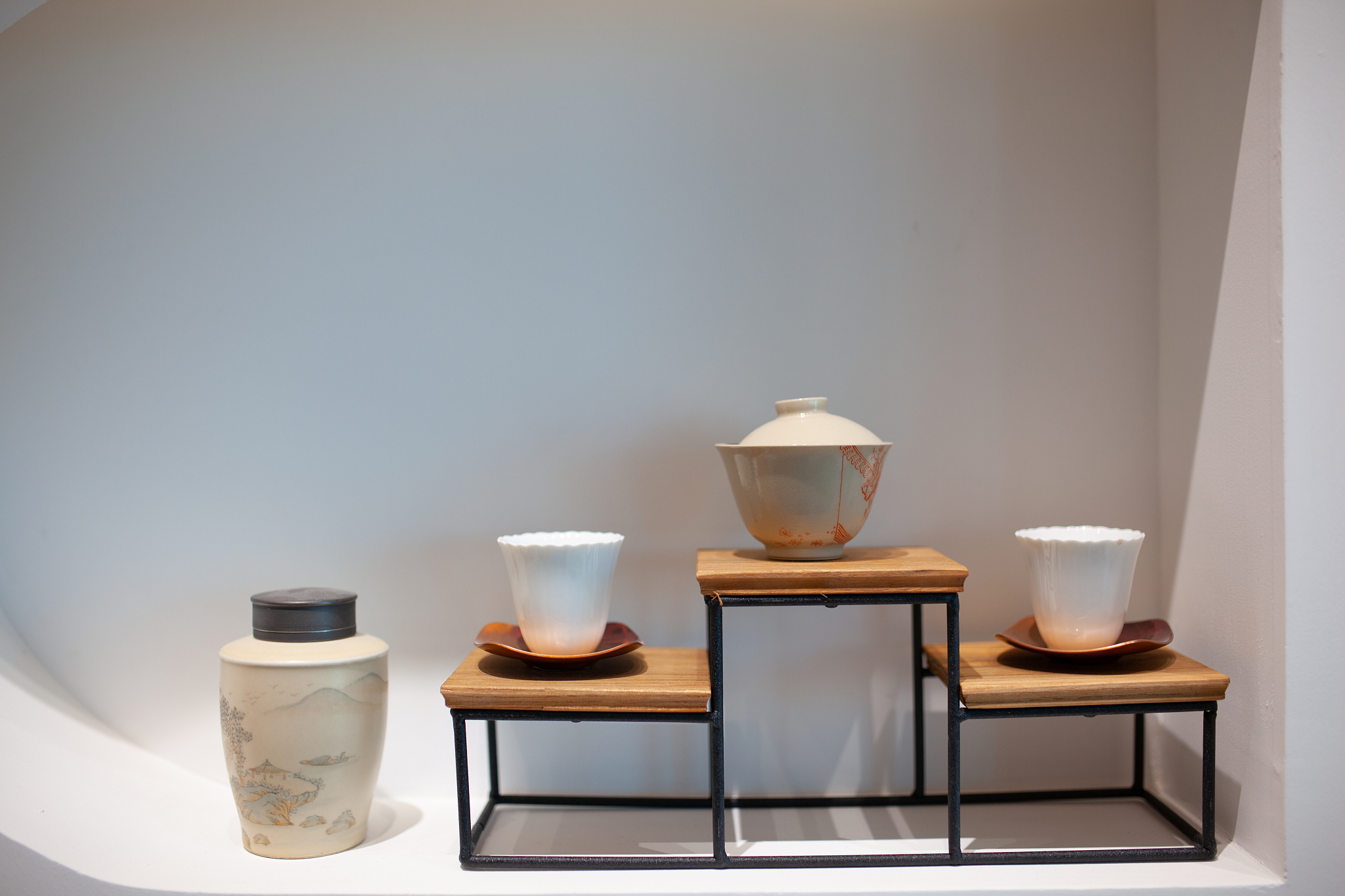 宏粤陶瓷制作有限公司发展策略：提升品质、拓展市场、加强品牌和创新