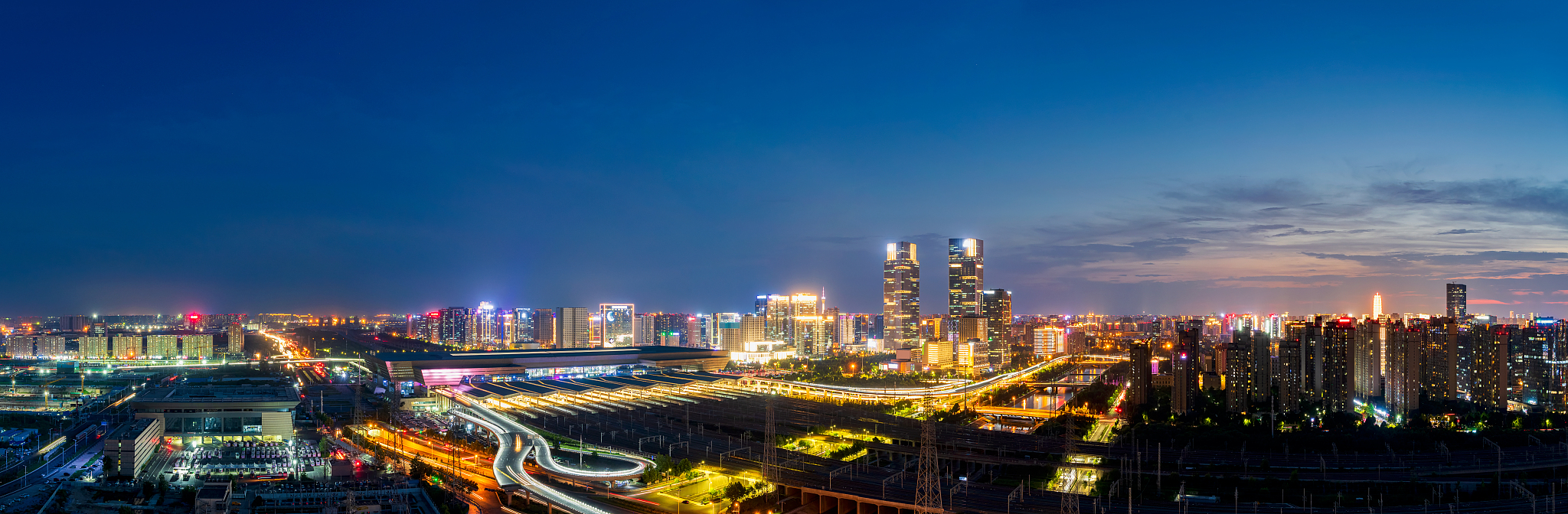 河南郑州郑东新区高铁站金融区夜景户外风光高视角