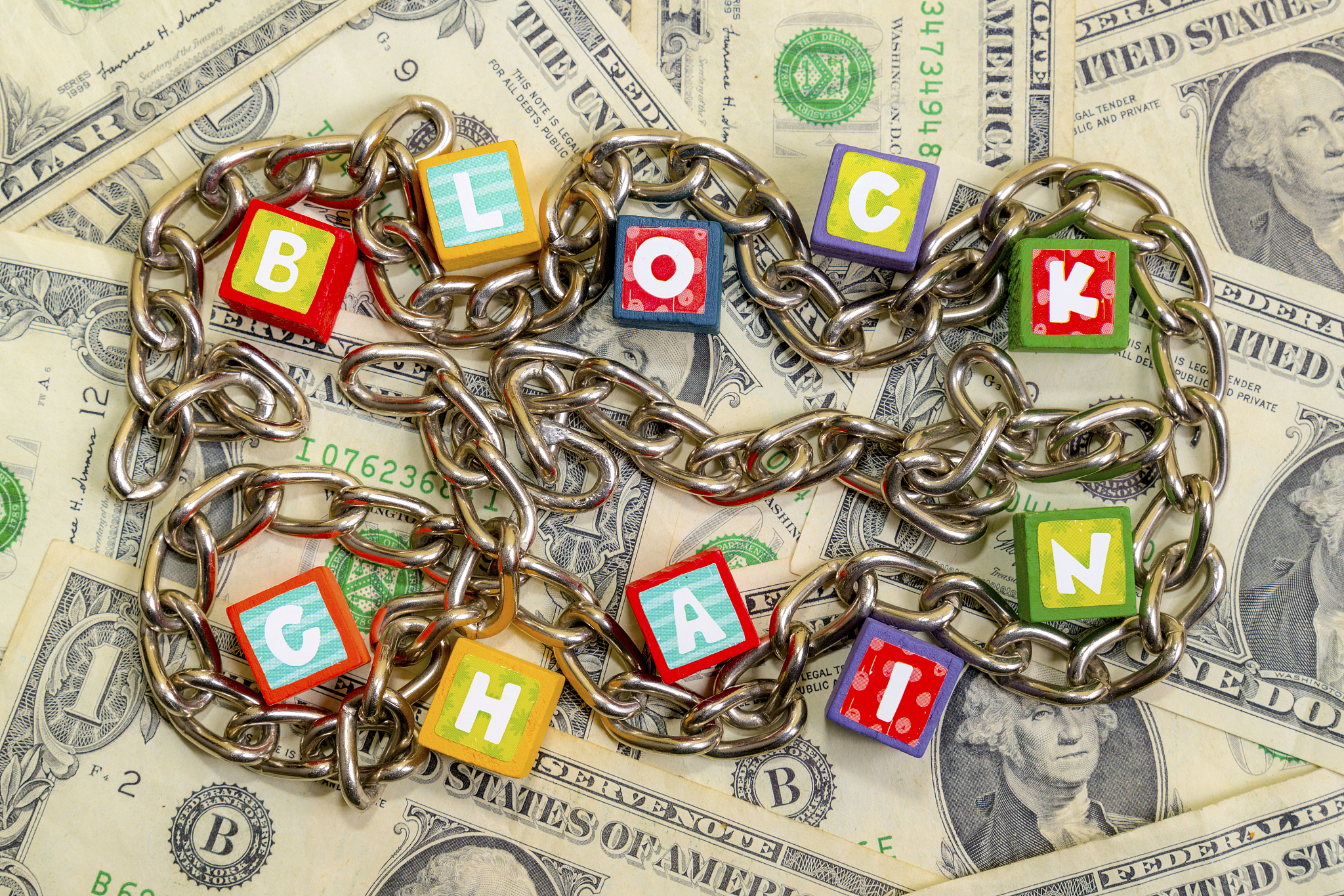 奢侈品拥抱区块链：路易威登、施华洛世奇等品牌如何利用技术提升产品可信度