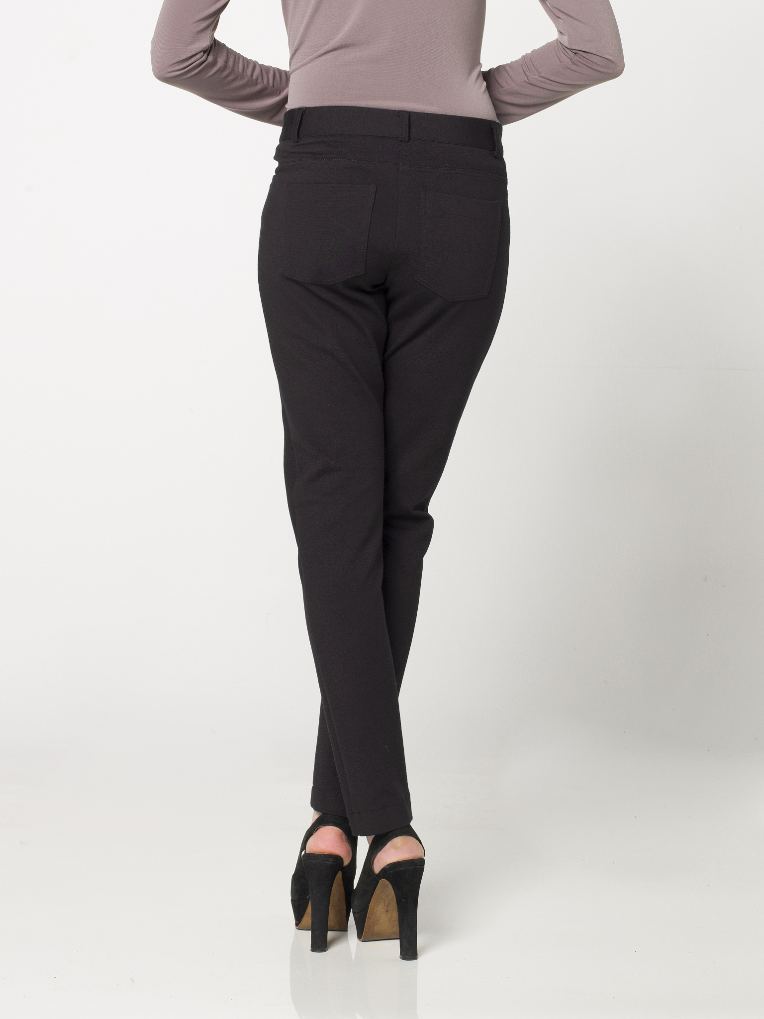 写两句话夸赞该店的女士七分裤