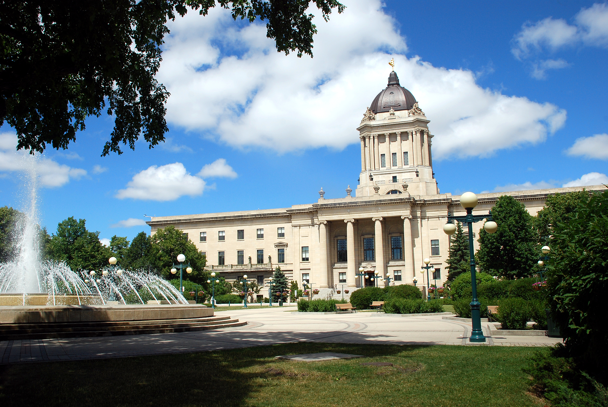 manitoba legislative building