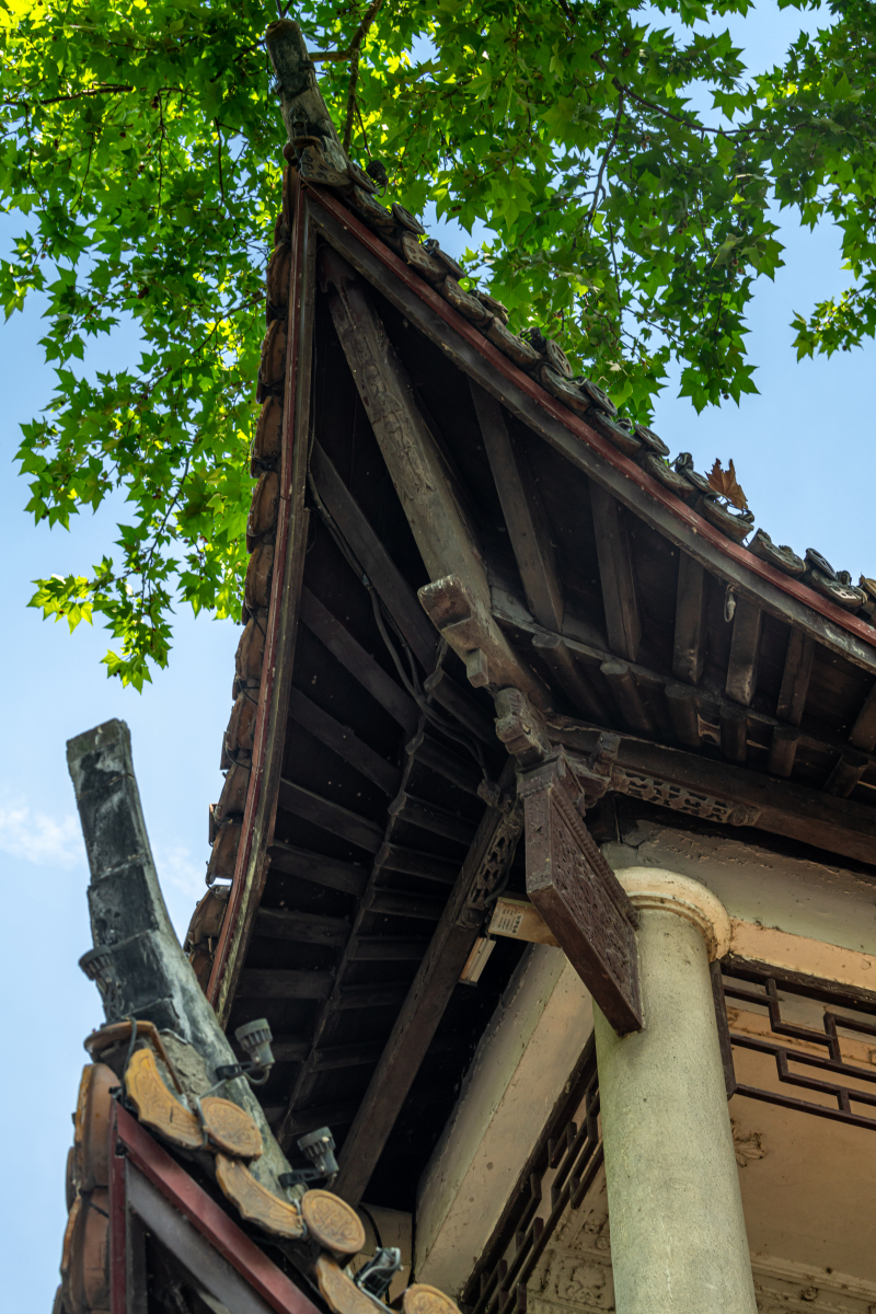 杭州西湖上的寺庙