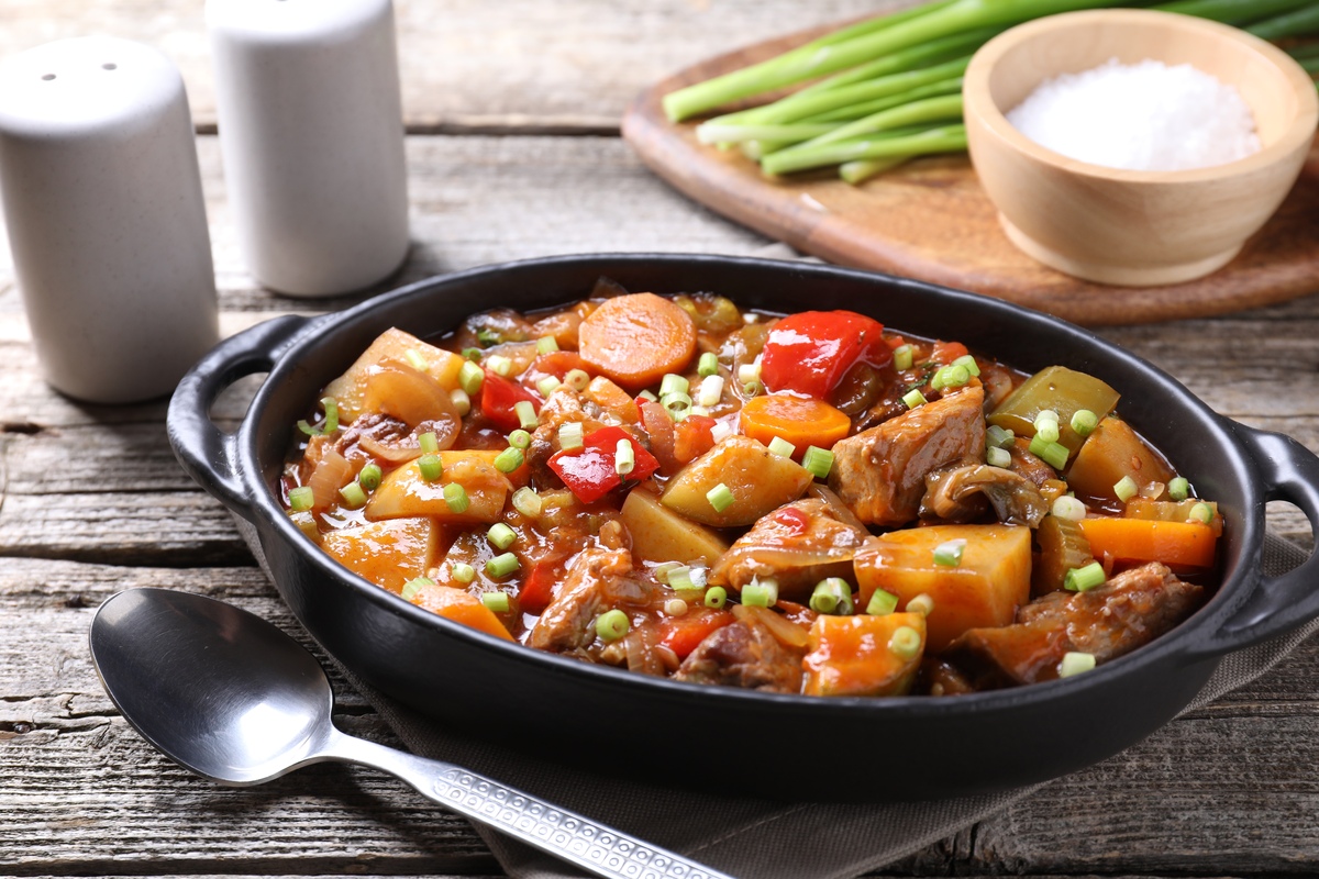 点评一家黄焖鸡米饭要求真实贴合实际