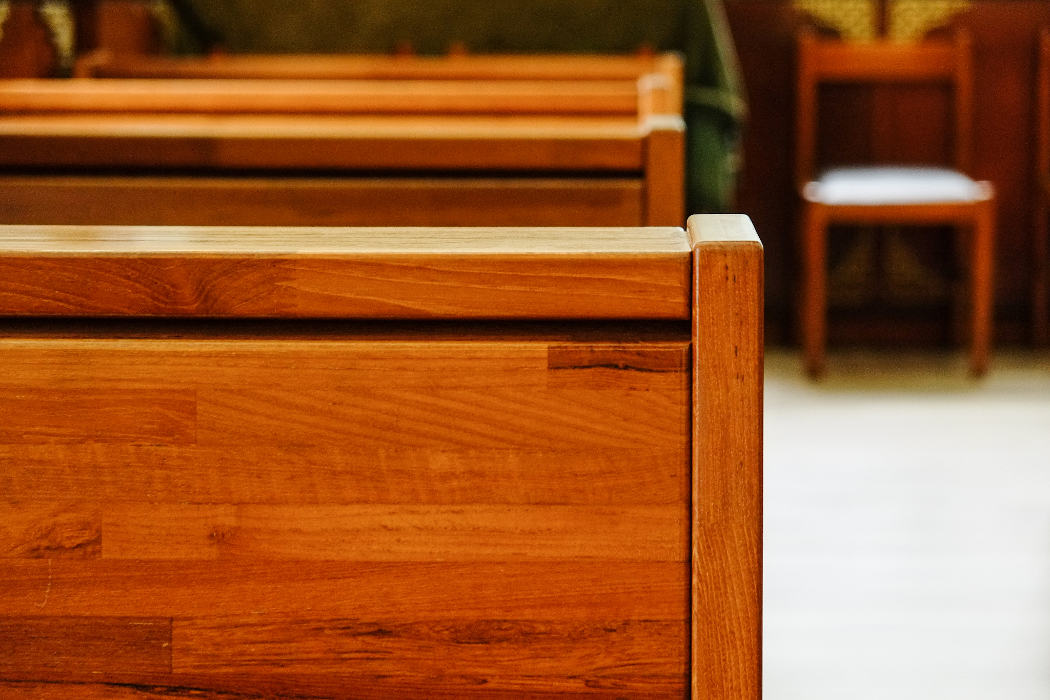 百度百度是一家中国互联网公司成立于2000年。它是全球最大的中文搜索引擎和第二大搜索引擎提供全球超过16亿次搜索服务。百度也是全球最大的音乐在线播放平台之一拥有超过100万的正版音乐资源。除此之外百度还提供多种产品和服务包括在线地图、网盘、知识问答、贴吧等等。百度总部位于北京并在全球拥有办公室。新买的木质家具有油漆味多长时间可以入住？怎么快速消除味道