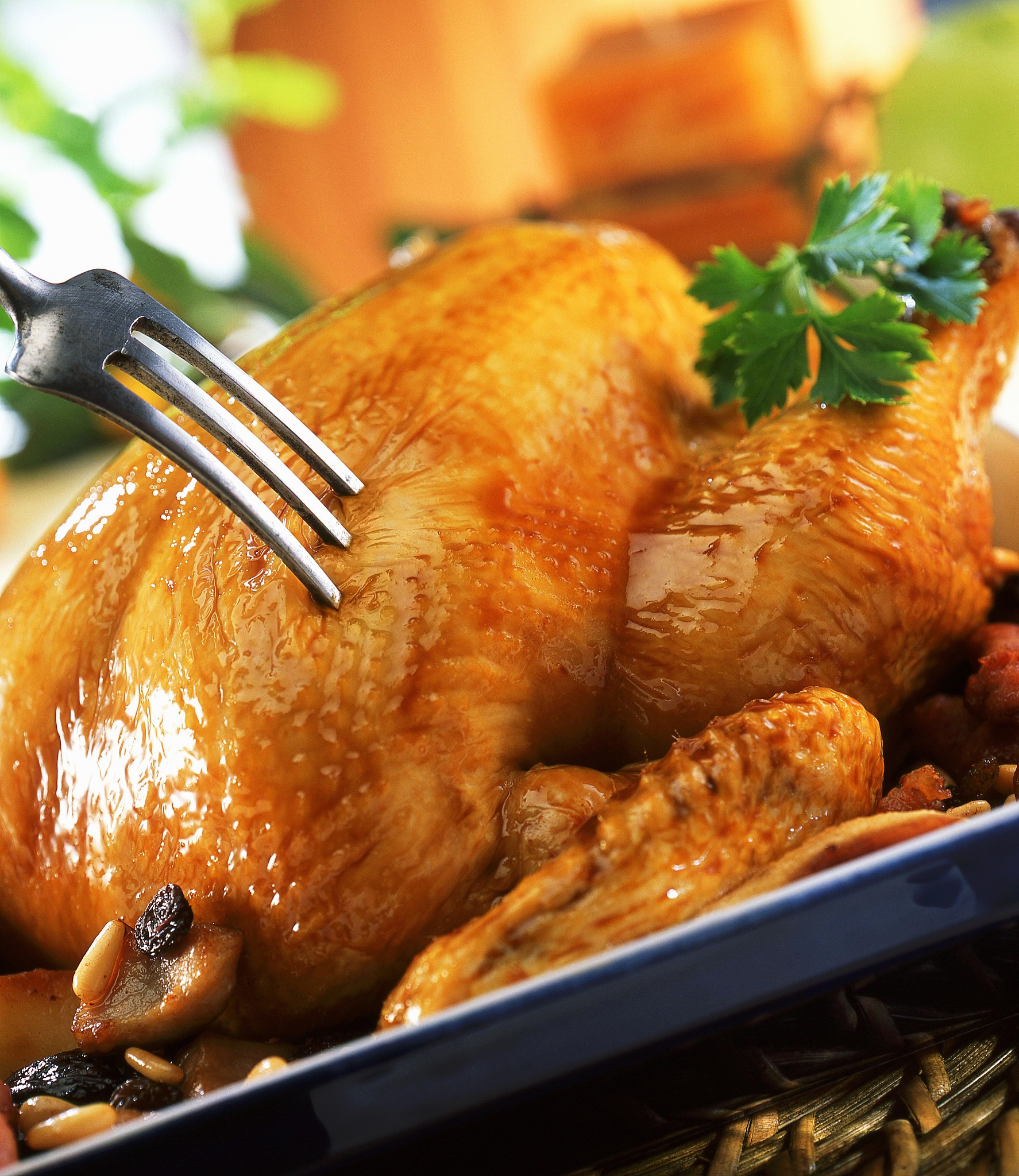 烤鸡怎么做：简单易学，香气四溢