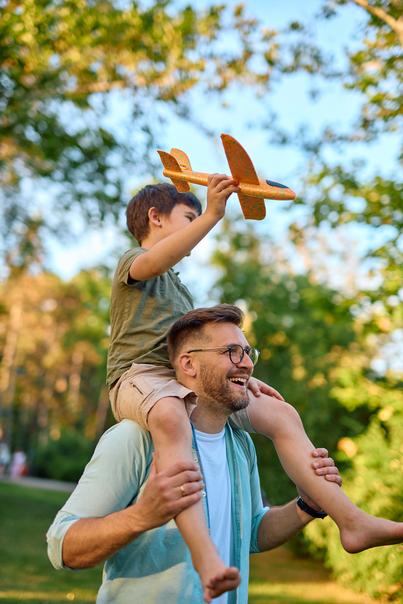父亲节温馨瞬间：我和爸爸在公园的幸福时光