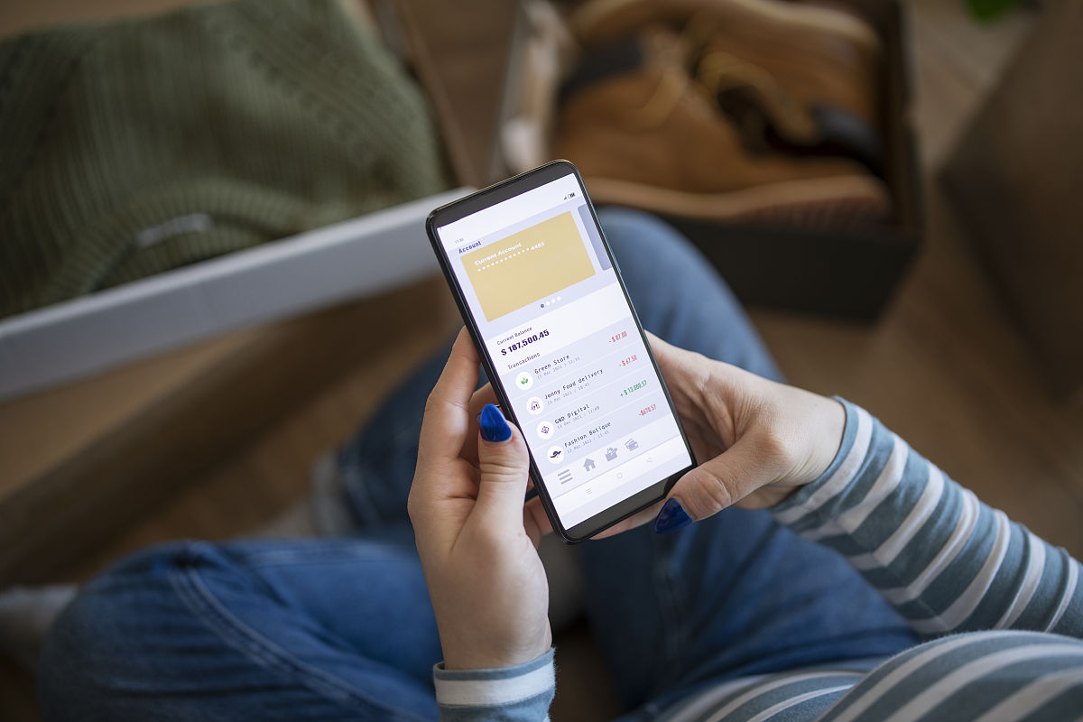 你如何理解公司今年实施的预算制它的核心要点是什么请根据本公司所在情况设计本公司的产值目标和预算控制目标？给一个具体的案例某分公司目前60人年人工成本1300万目前计划真实完成产值2500万你给分公司总经理什么建议和行动方案如何达成公司制定的经营