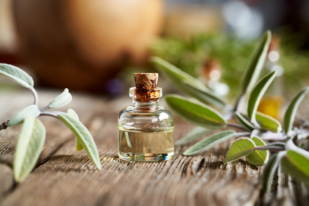 用1对话方式2结尾问句的方式写一段20字左右的香牌广告文案