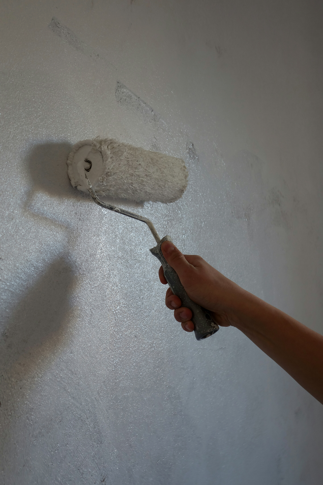 用环氧树脂修补塑料坑洞能麻 帮我用250字描述