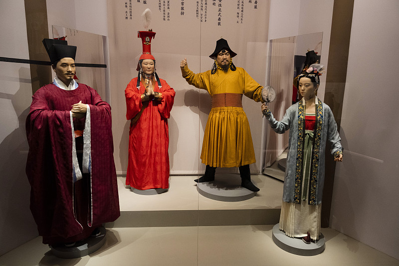 列举全部喜欢玩cosplay的中国古代皇帝