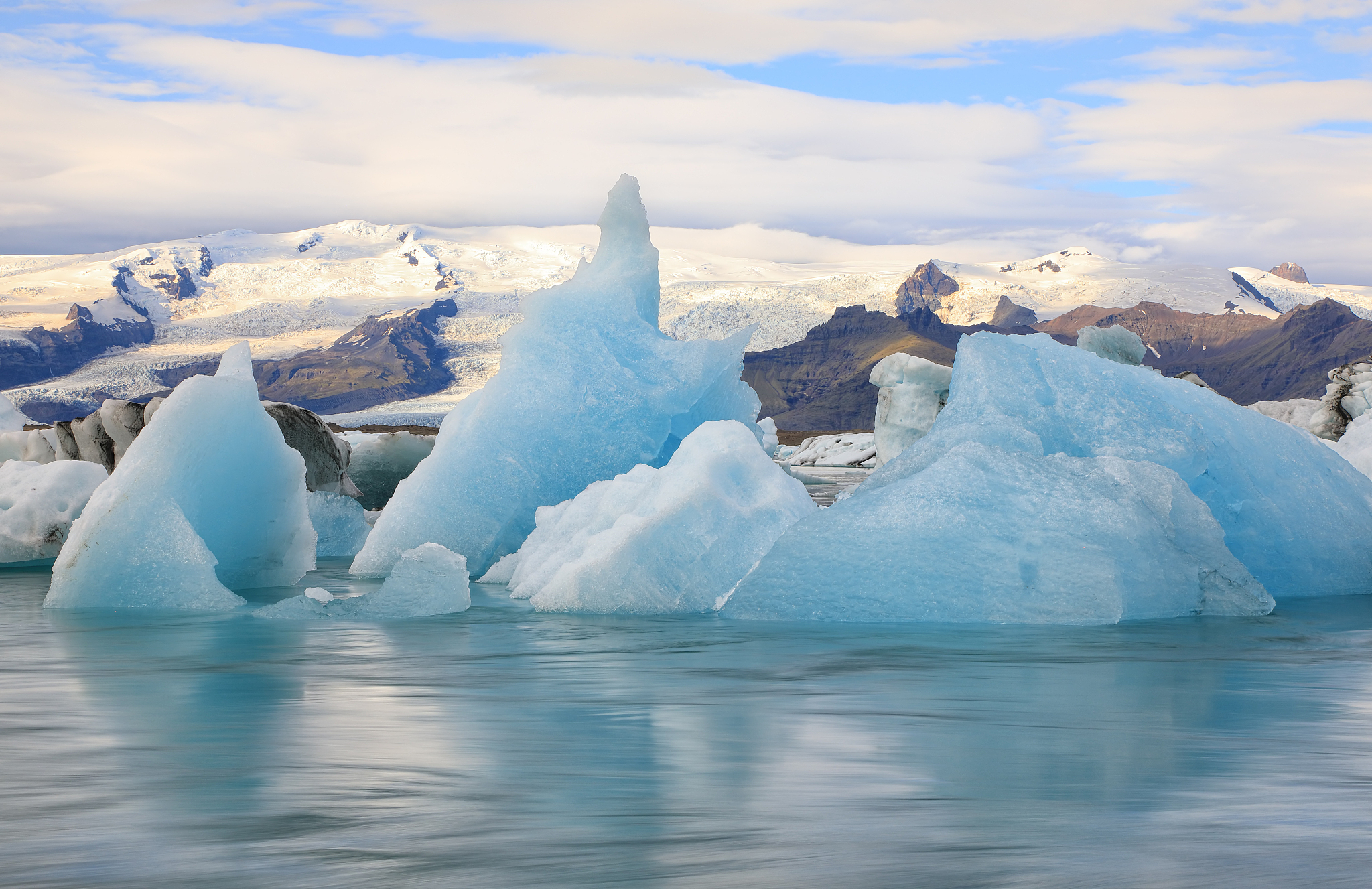 wonderful view of glacial lake jokulsarlon, iceland