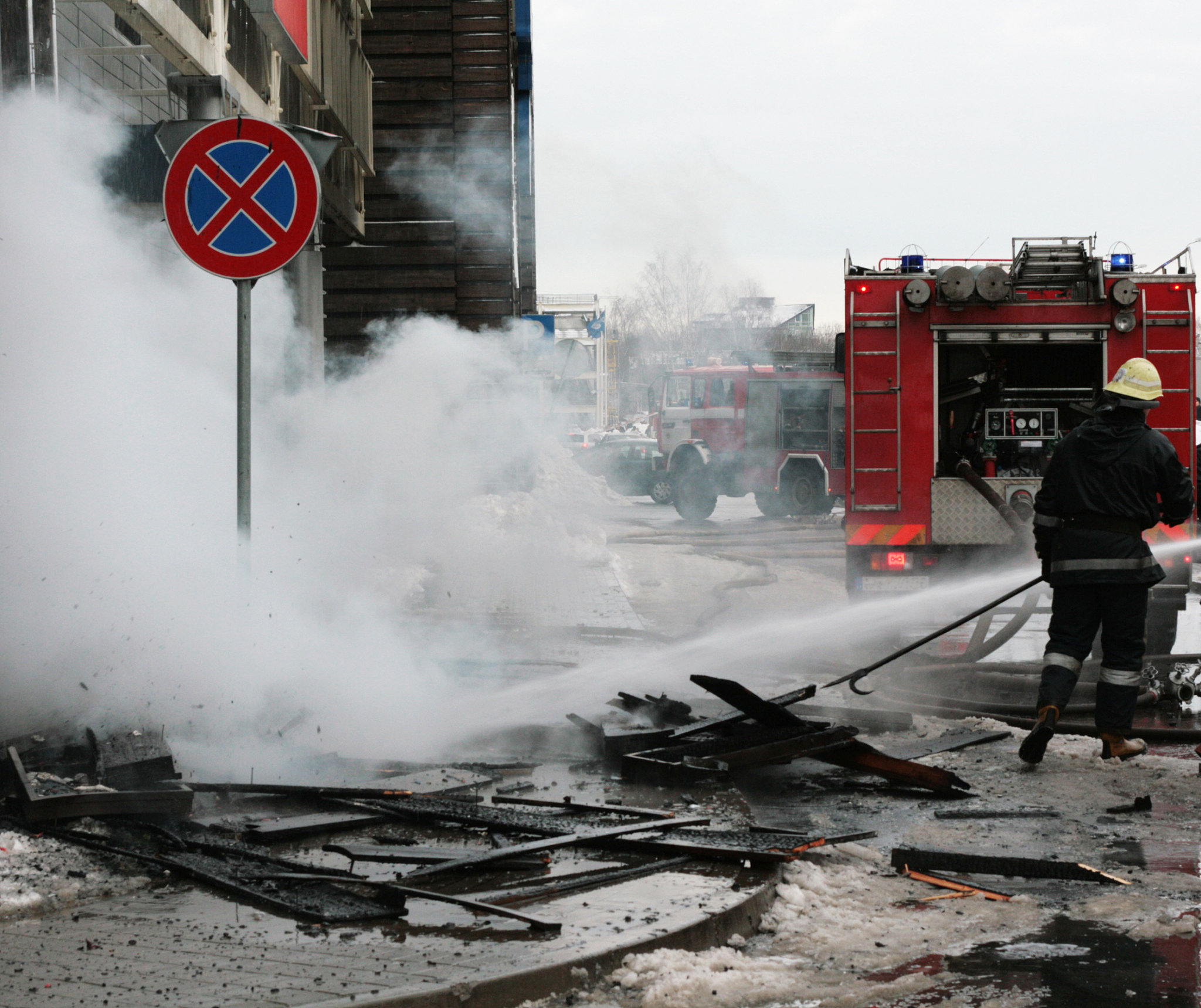 阳江市公共安全管理存在不足，火灾隐患突出，需加强监管与应急反应