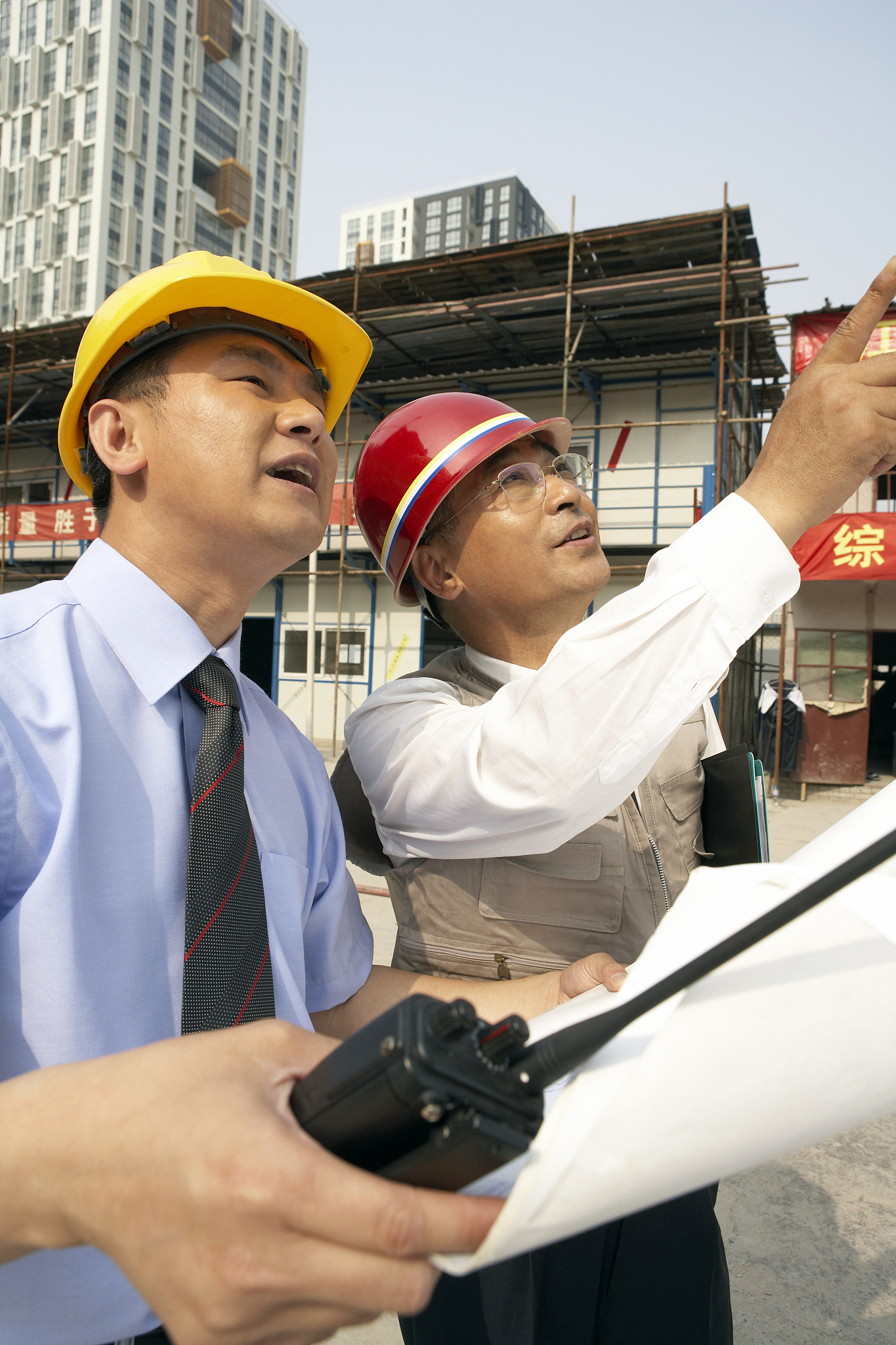 写一篇关于土木工程专业学生在陕西江河工程建筑有限公司施工技术员岗位进行实习的经过以该公司承建的西安GF水库工程为例进行书写。