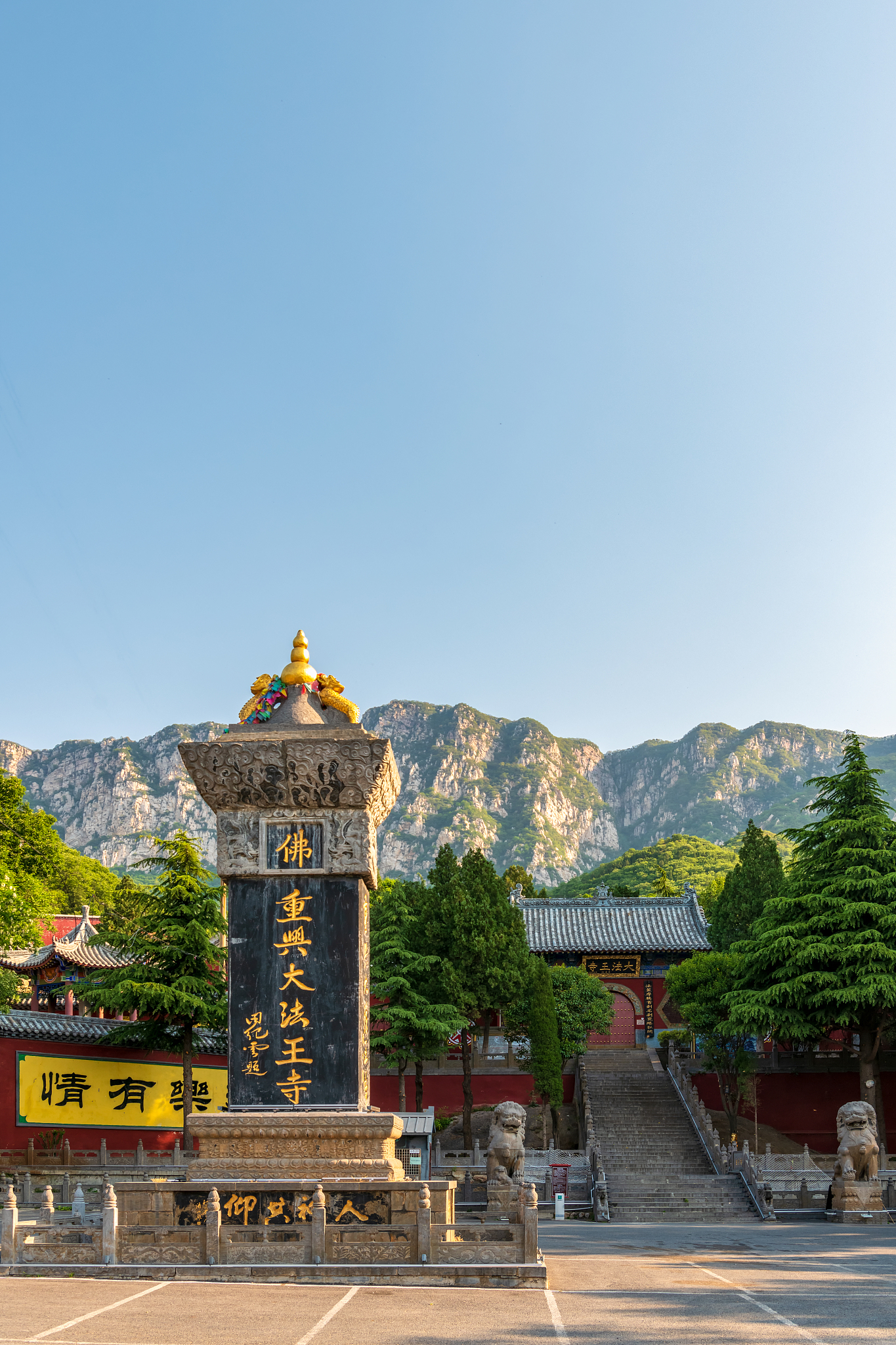 河南省郑州市登封市东汉古刹嵩山法王寺户外风光