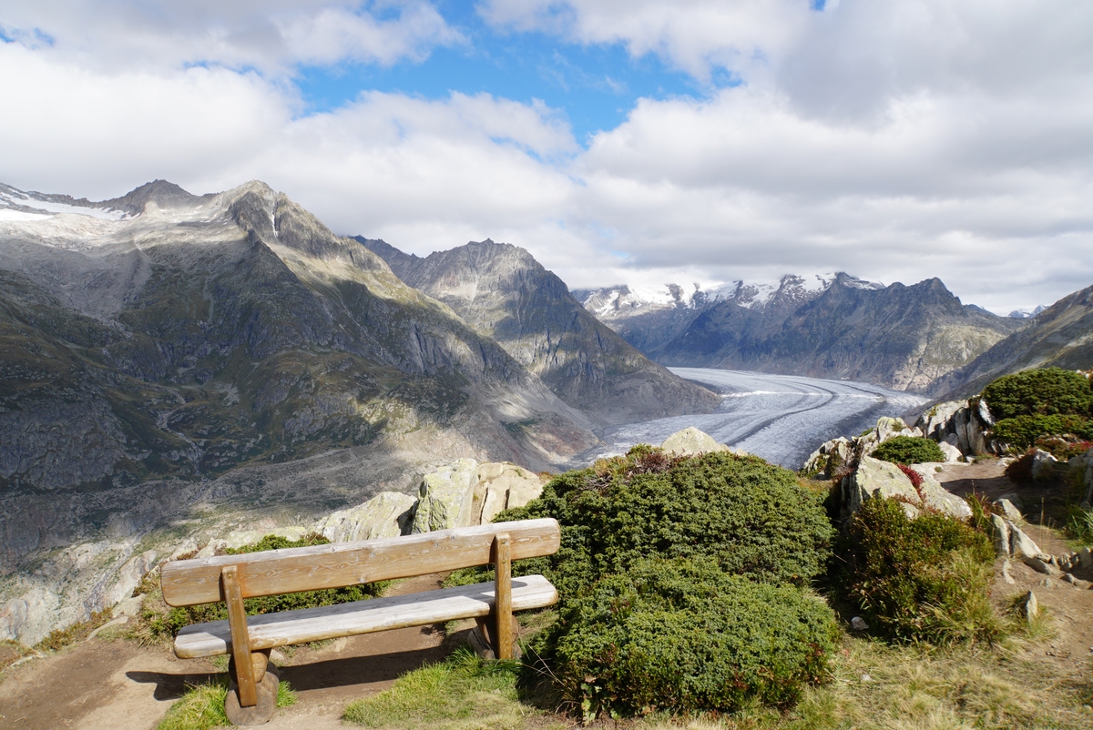夏天去哪里旅游有雪山