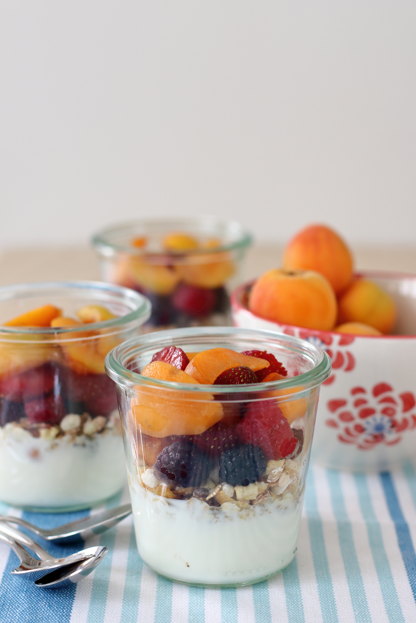 请提供宝宝辅食不再难！这些简单菜谱让你轻松上手生成文案不少于500字