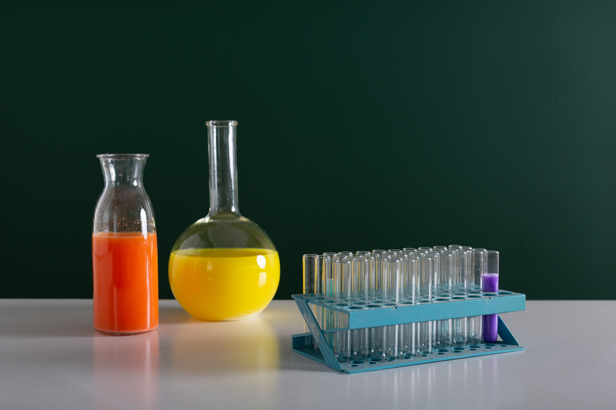 以化学新课程教科书某一内容为例，讨论并交流将此段内容设计成实验探究教学模式的思路和体会。