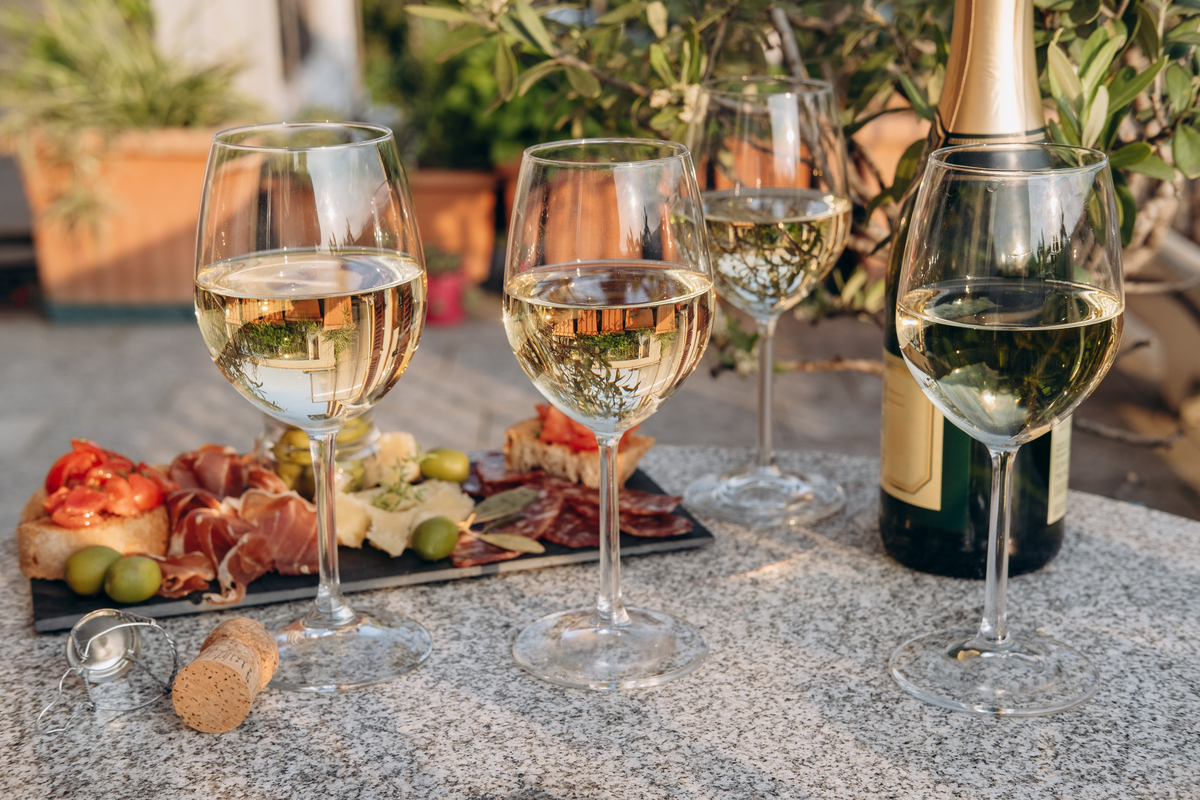 葡萄酒总是很有趣。有点像酒精的快乐媒介。