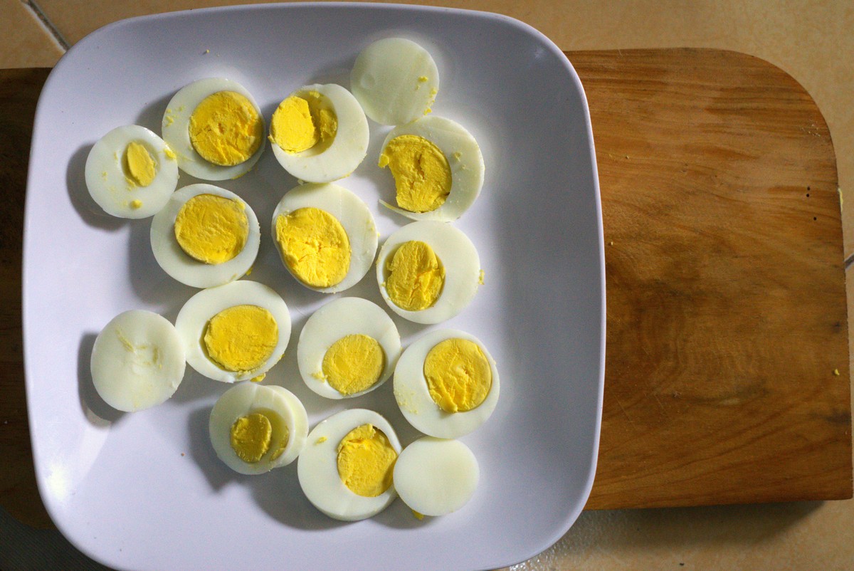 煮鸡蛋放艾叶吗？这样做更香！