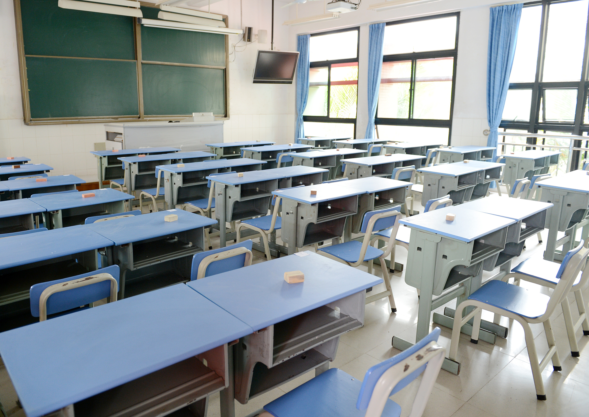 霍州市职业中专学校教学设施：设备齐全，更新及时，使用方便