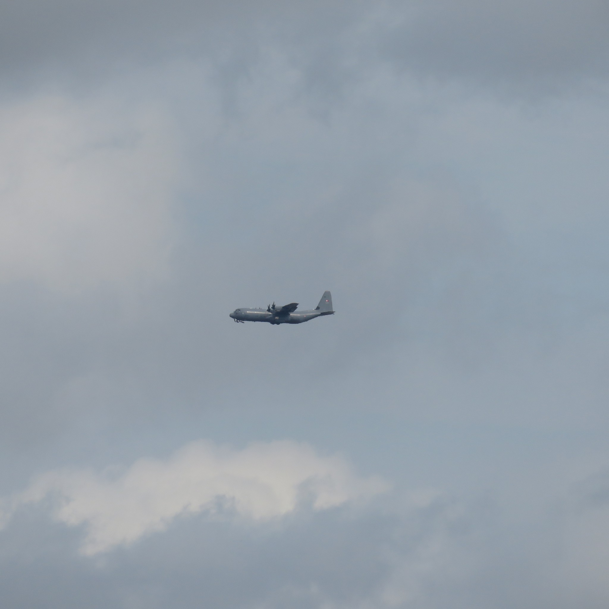 《长空之王》影评：国产战机试飞电影，展现试飞员的勇气与付出