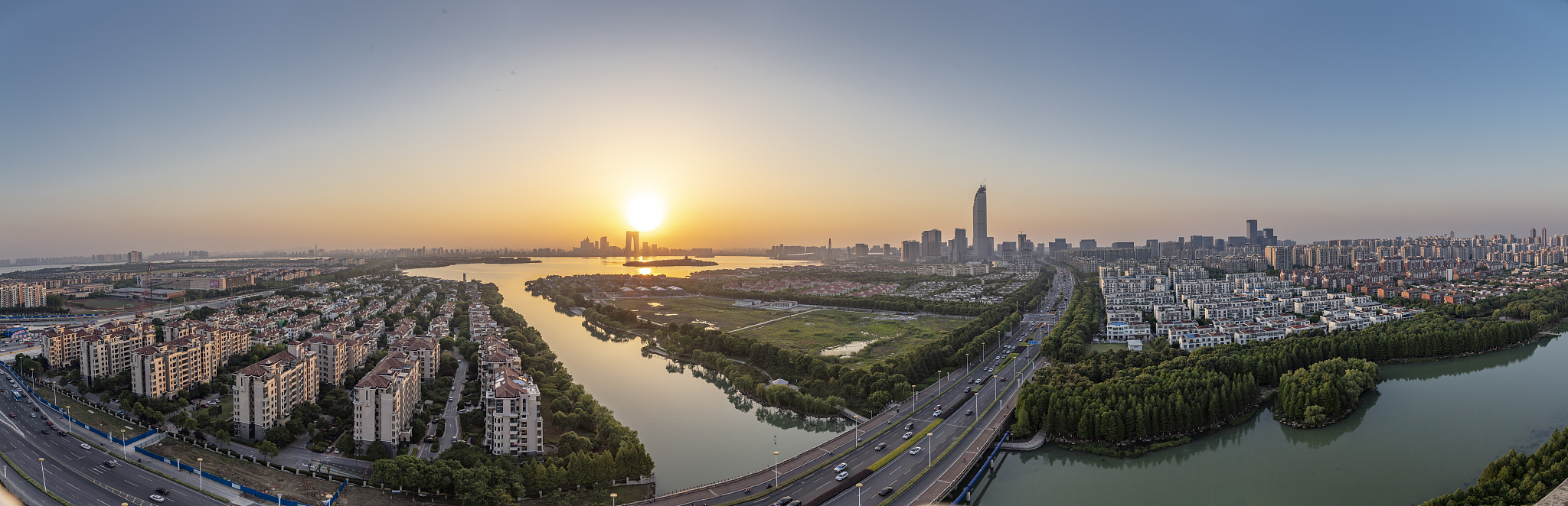 苏州金鸡湖景区东方之门