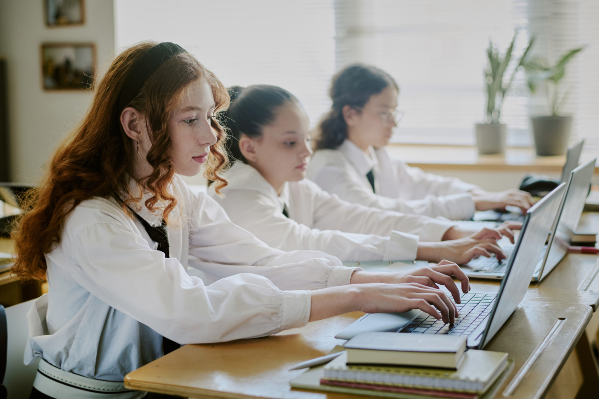 计算机的什么专业比较适合女孩子学习