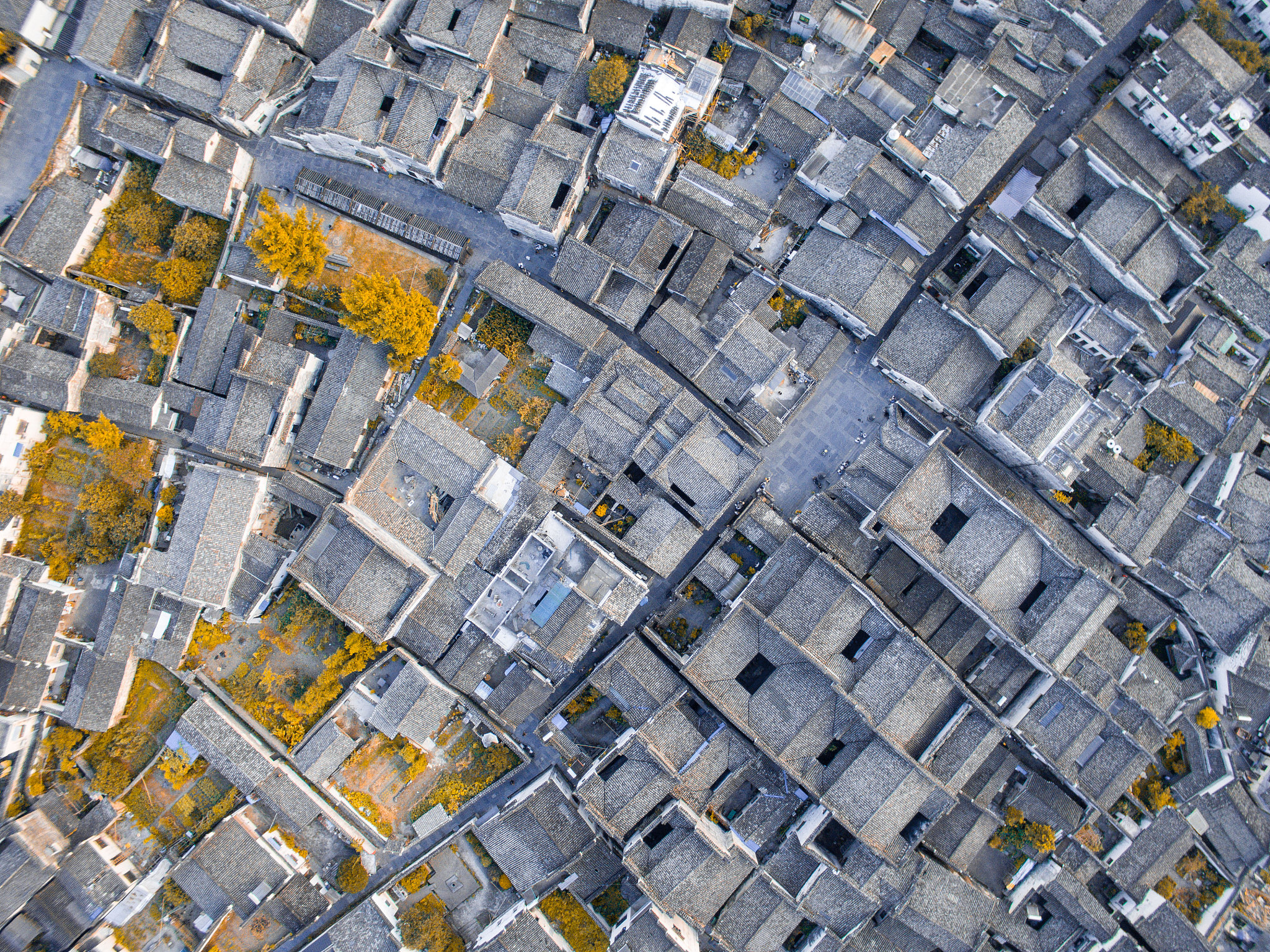 请以《农村公共文化服务优化路径研究》为标题的本科毕业论文字数15000