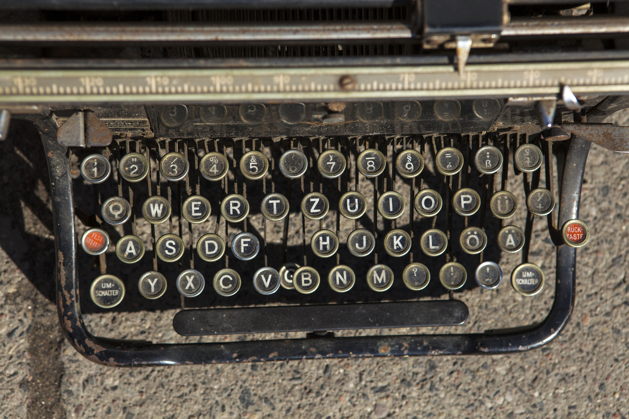 最早的打字机：QWERTY 键盘的起源