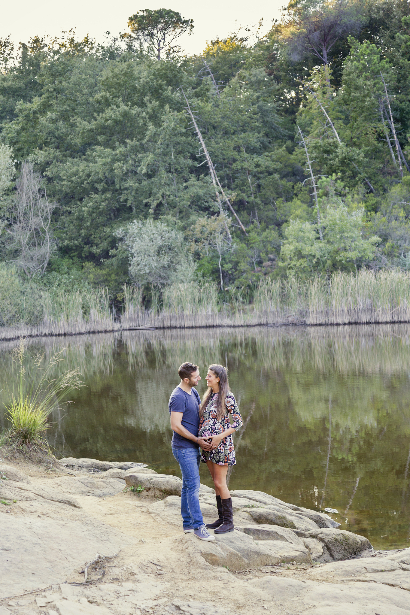 歌曲'这辈子咋就爱不够'表达了什么？