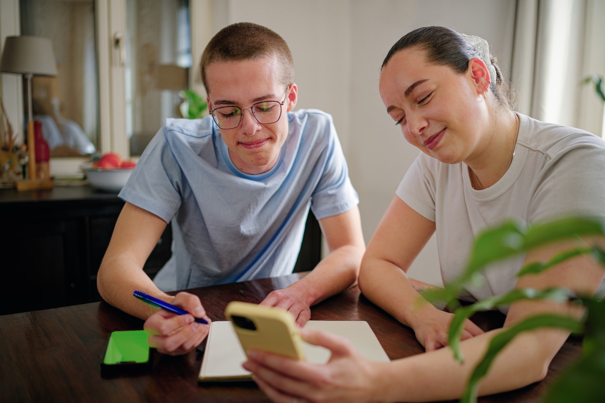 孩子带手机进学校，家长如何向老师表达歉意和决心？
