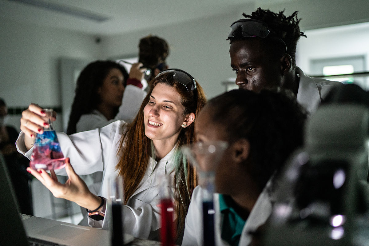 200字的毕业实习教师评语