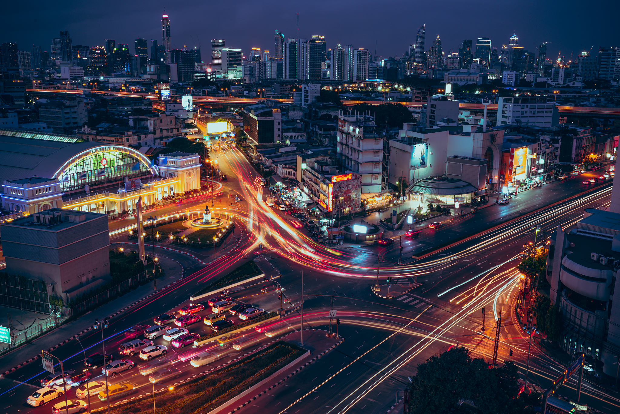 night light in bangkok. hua lamphong railway station.