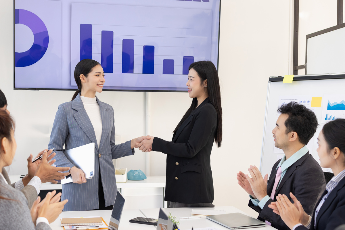 从小白到商务能手：掌握关键技能，开启职业新篇章