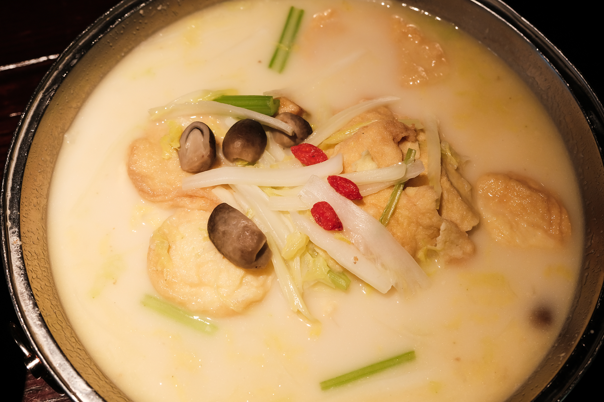 荷塘鱼腐评价：新鲜美味，回购率高，但部分消费者反馈价格偏贵