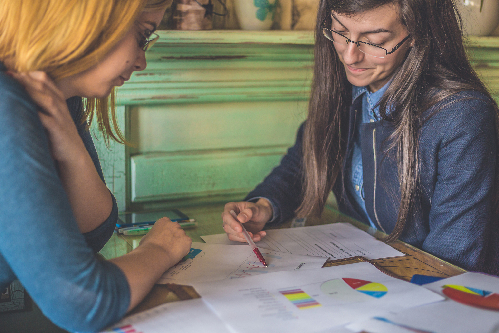 贵州2023年女生读中专学校学什么好