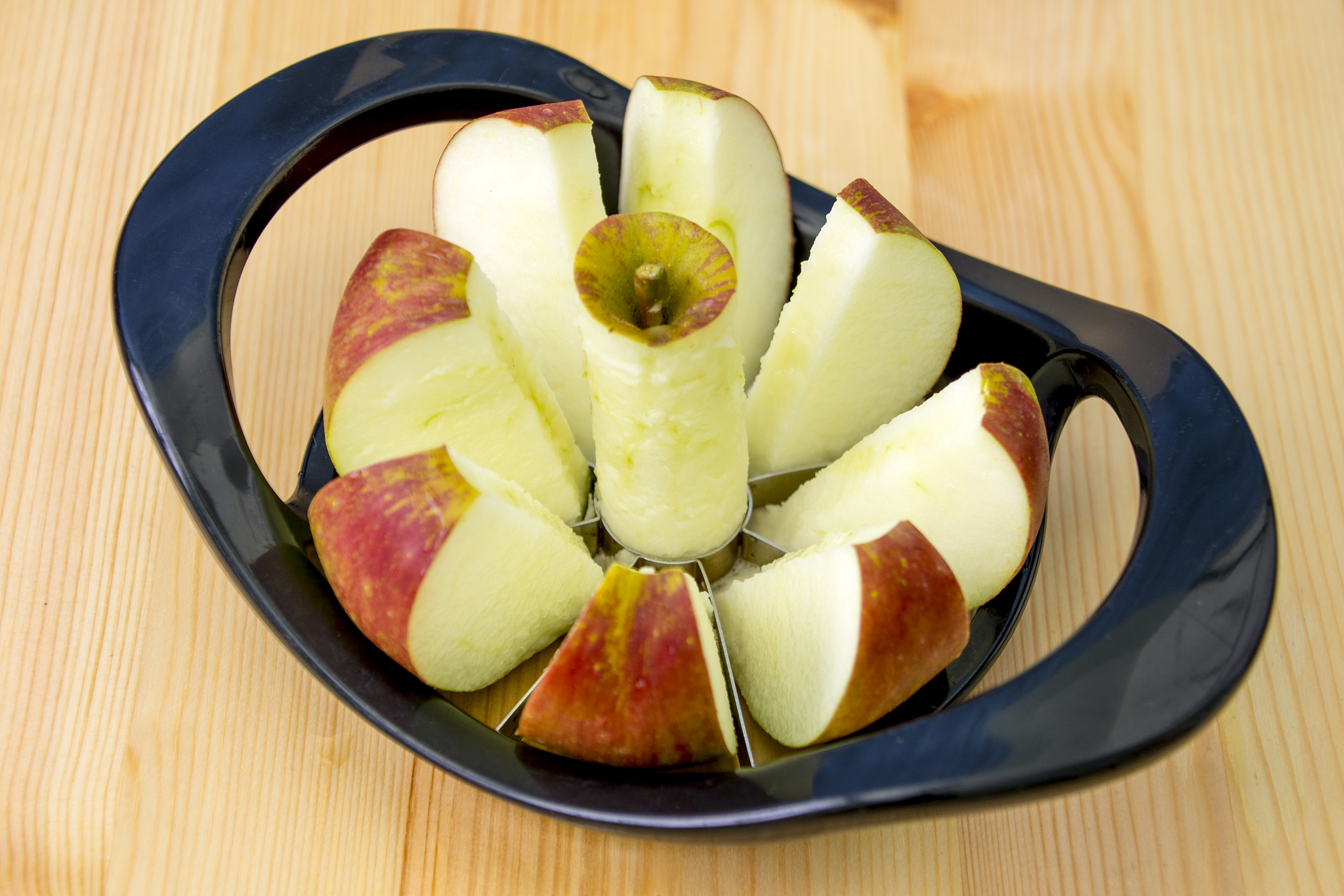 我需要你作为一名SEO帮助我把对应的关键词变为包含多个需求且吸引人的SEO长标题但要注意长标题不可以是疑问句以下是内容：冻胚移植后吃苹果好不好