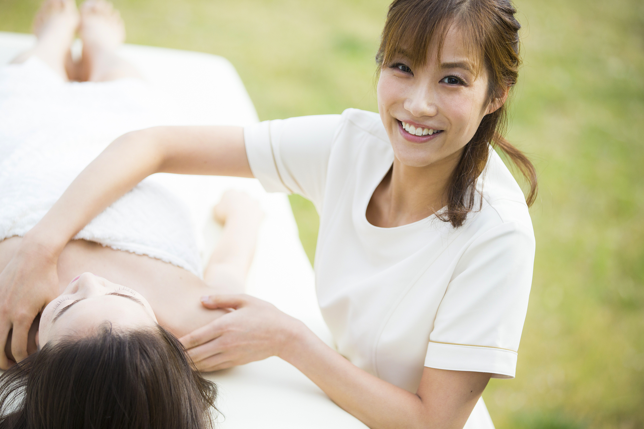 女生肚子疼怎么办安慰暖男，