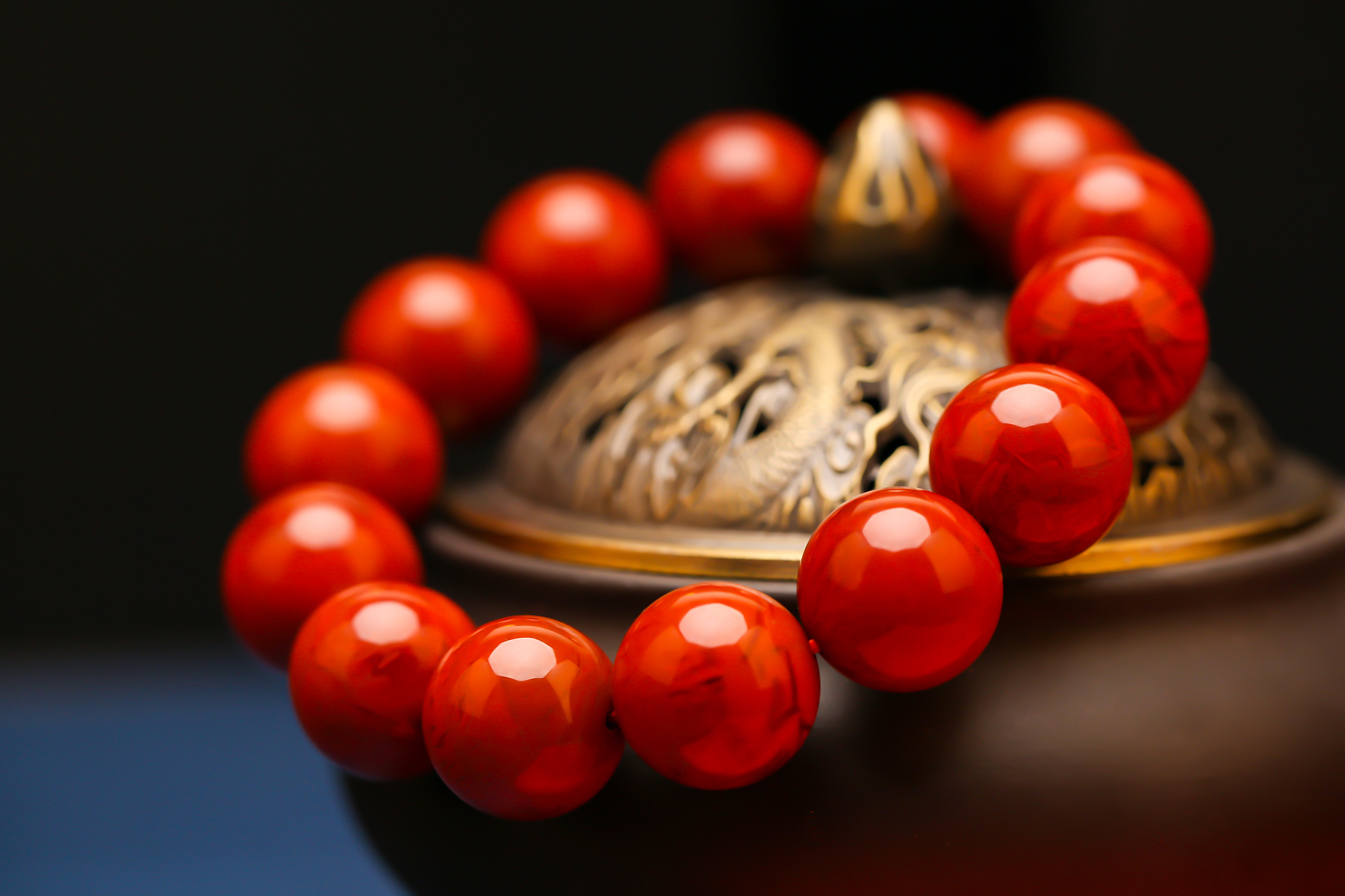 朱砂手串的功效与作用：辟邪、增强自信、改善睡眠等